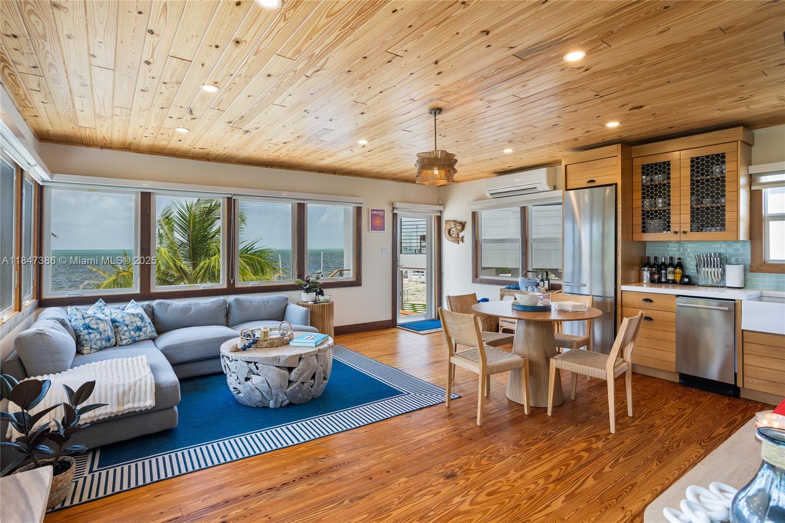 LARGO BEACH - Residential Lease