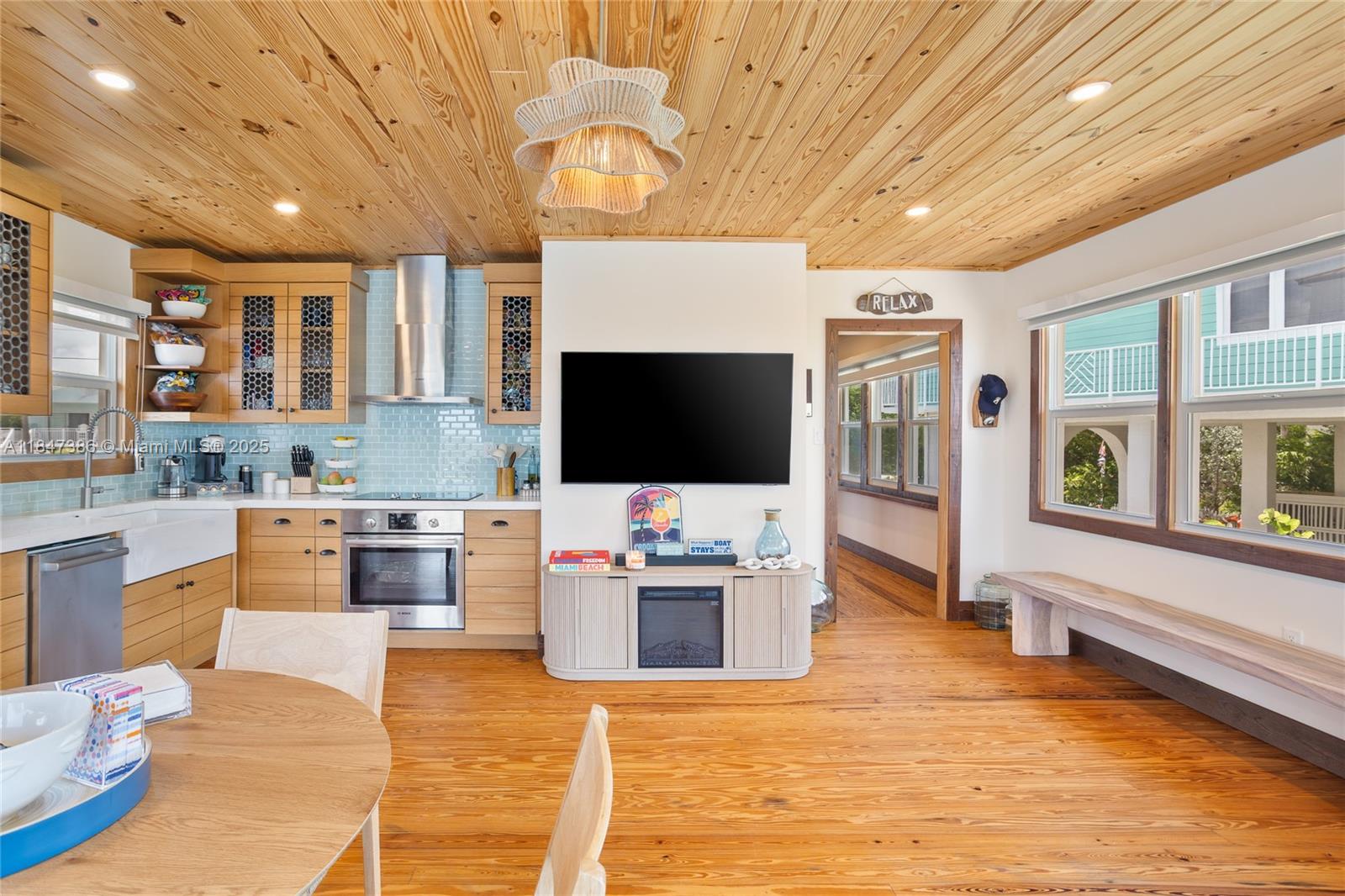 LARGO BEACH - Residential Lease