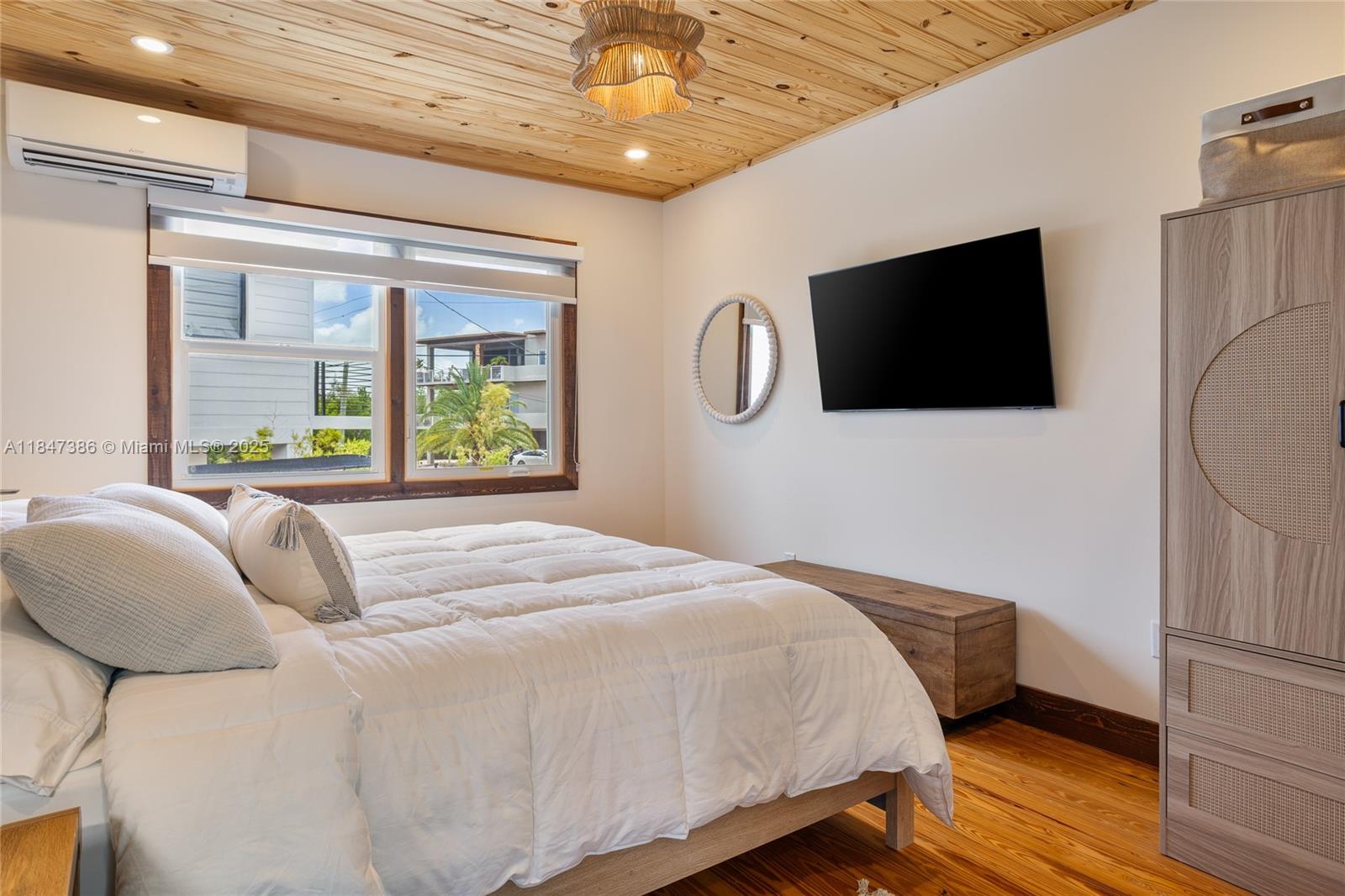 LARGO BEACH - Residential Lease