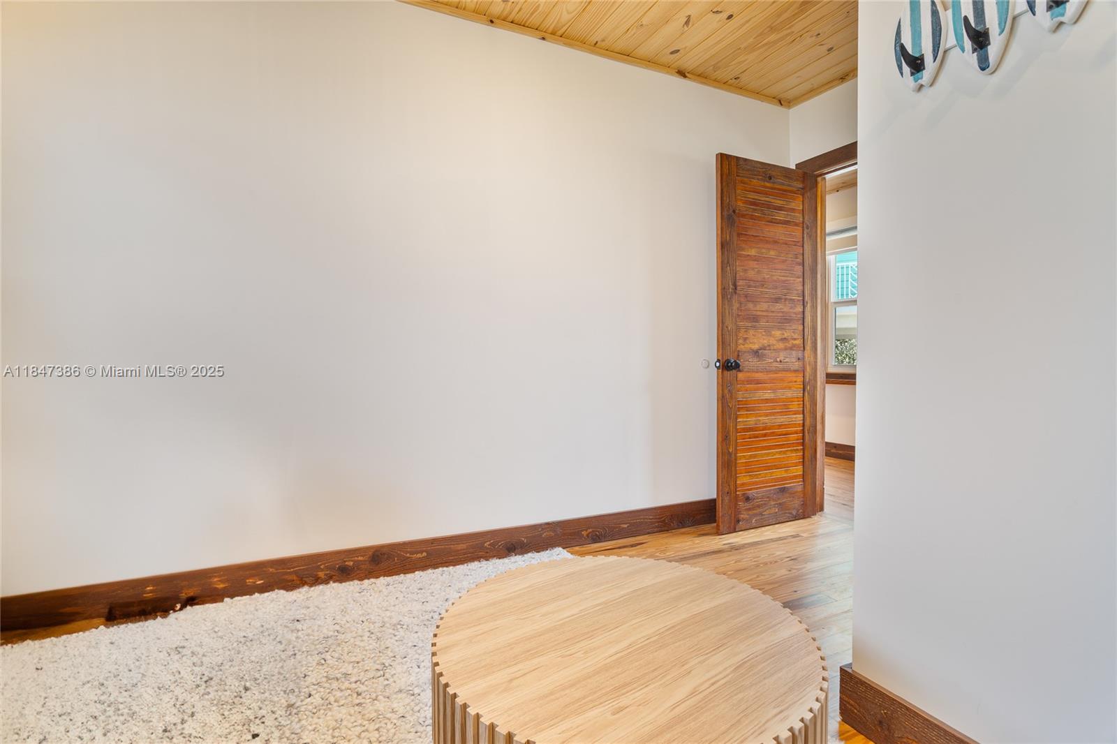 LARGO BEACH - Residential Lease