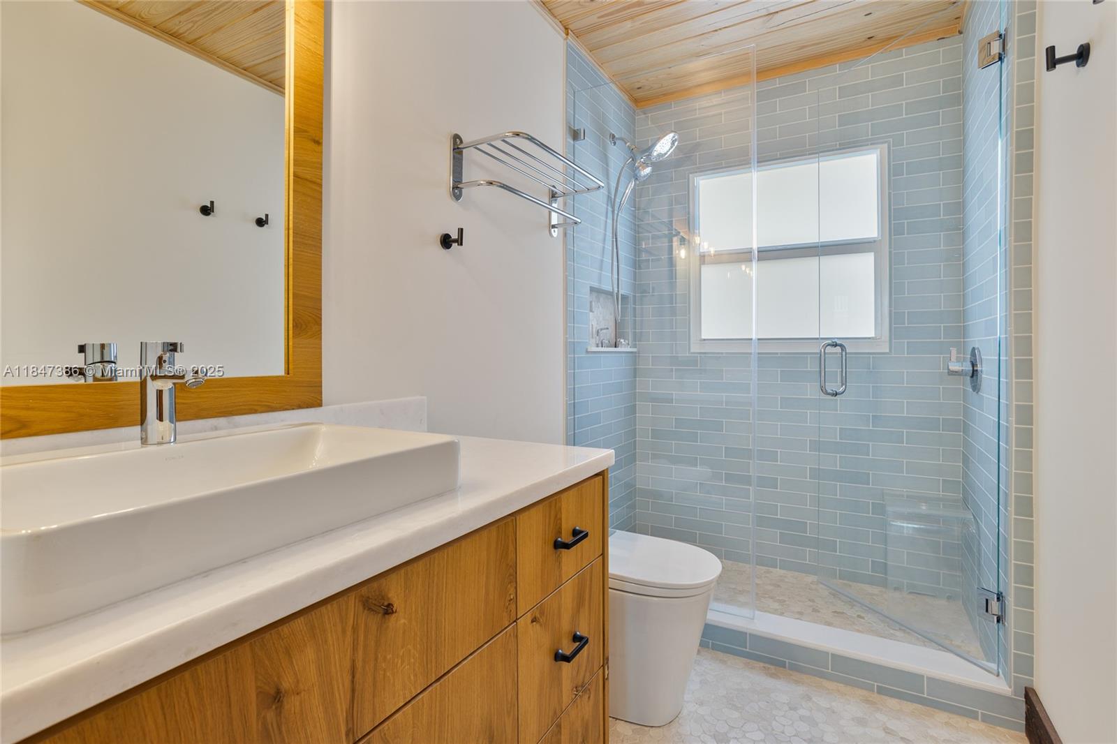 LARGO BEACH - Residential Lease