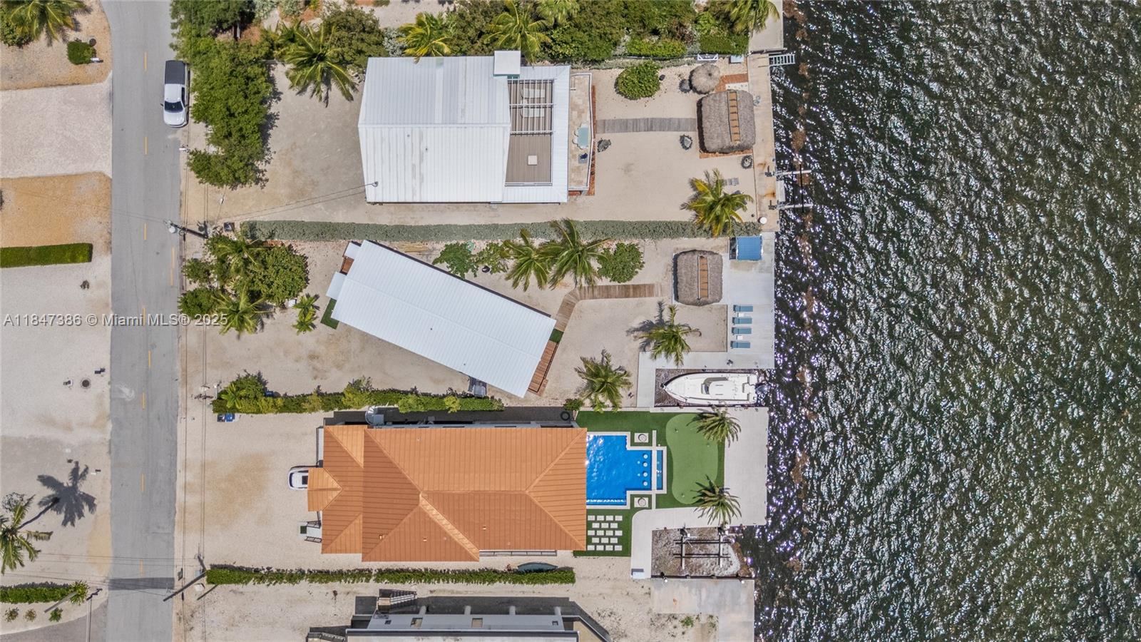 LARGO BEACH - Residential Lease