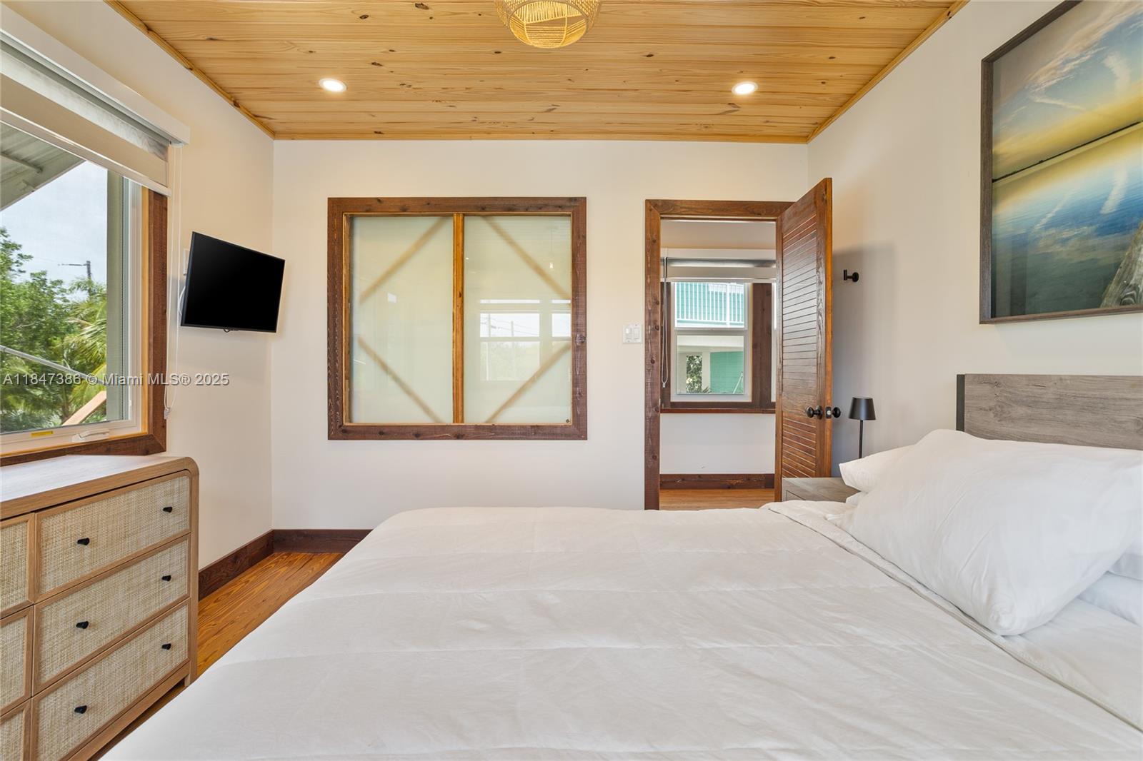 LARGO BEACH - Residential Lease