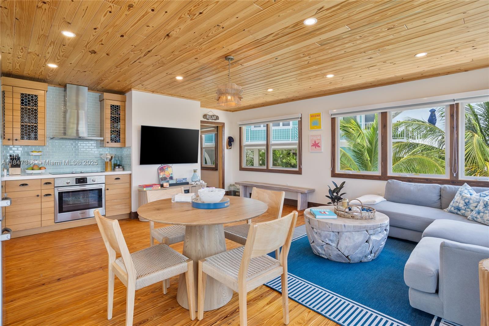 LARGO BEACH - Residential Lease