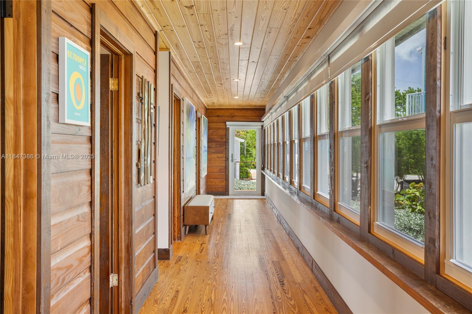 LARGO BEACH - Residential Lease