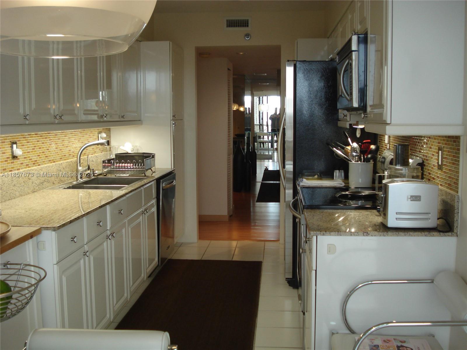 HARBOR TWS AT THE WATERWAY - Residential Lease