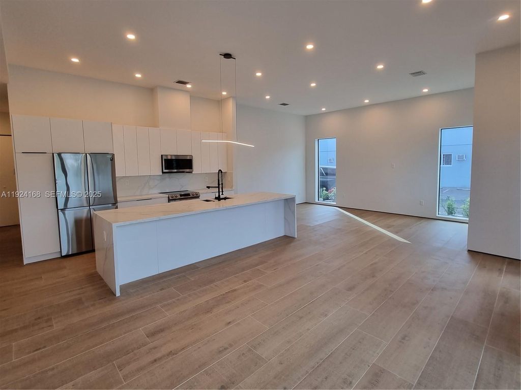 Photo of 810 NE 14th Pl #810, Fort Lauderdale, FL 33304 (MLS # A11924168)