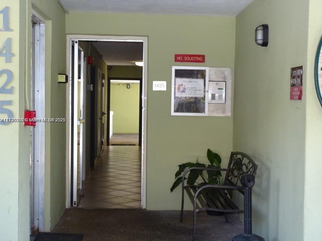 1425 Arthur St 311B, Hollywood, FL, 33020/$143,000 2 1425 Arthur St 311B