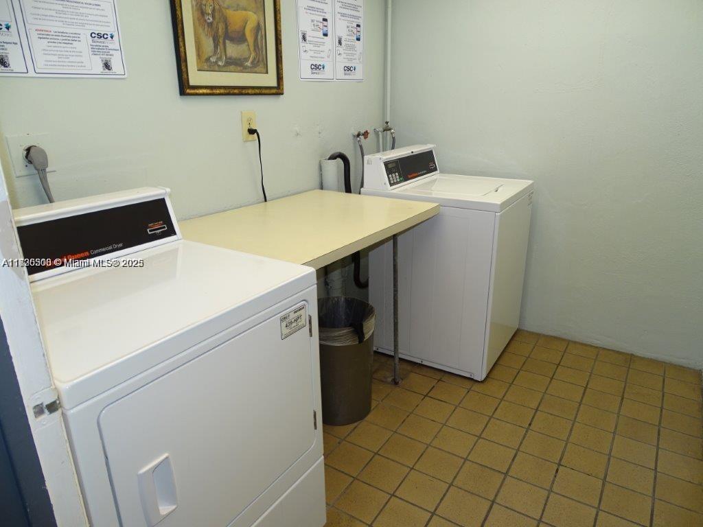 SANTA MONICA CONDOMINIUM - Residential