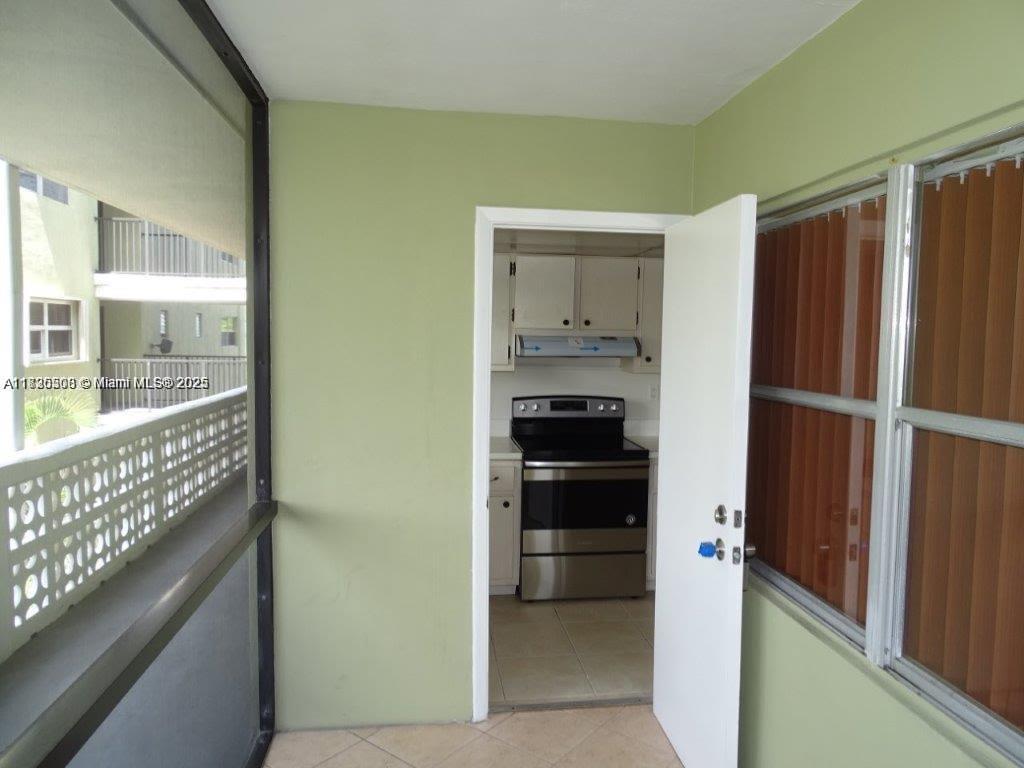 SANTA MONICA CONDOMINIUM - Residential