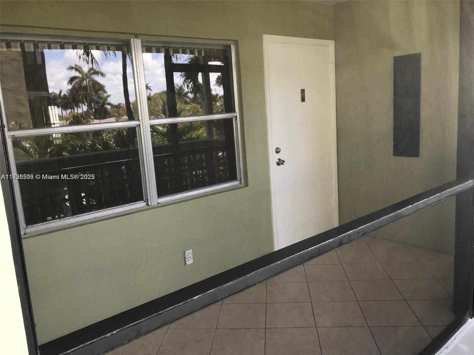1425 Arthur St 311B, Hollywood, FL, 33020/$143,000 3 1425 Arthur St 311B