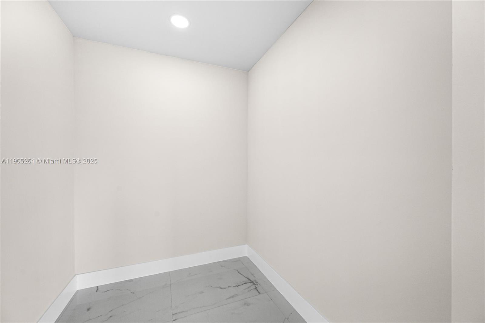 JUNIPER AT THE HAMMOCKS - Residential