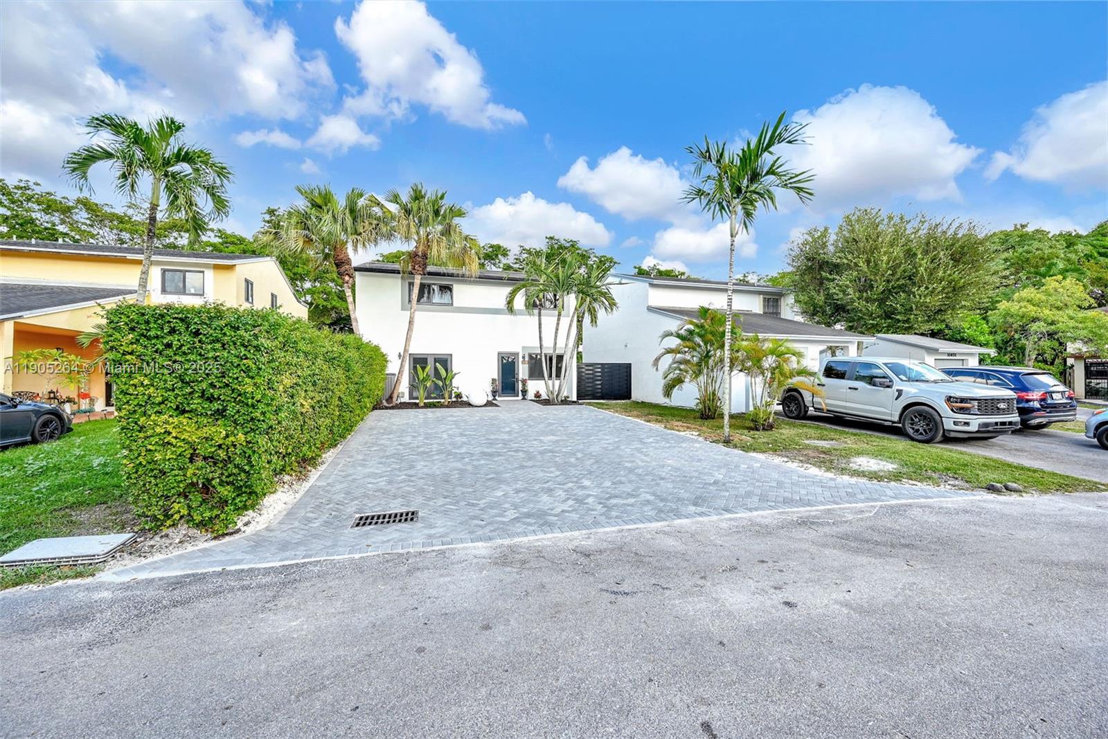 JUNIPER AT THE HAMMOCKS - Residential