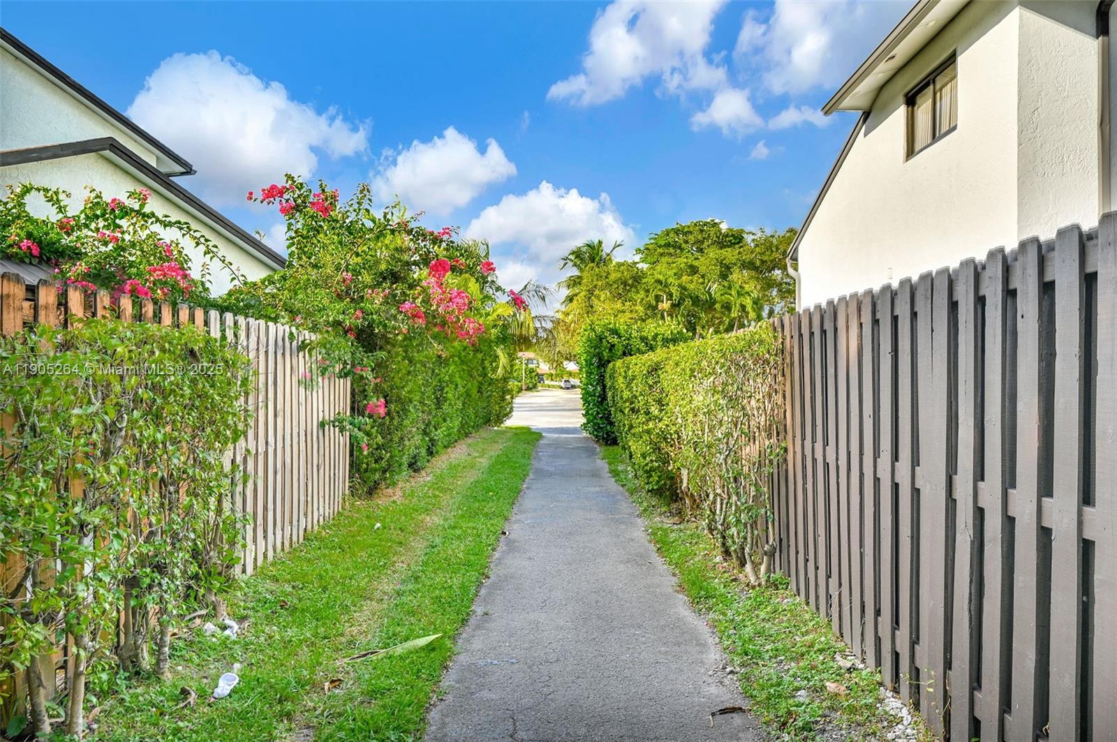 JUNIPER AT THE HAMMOCKS - Residential