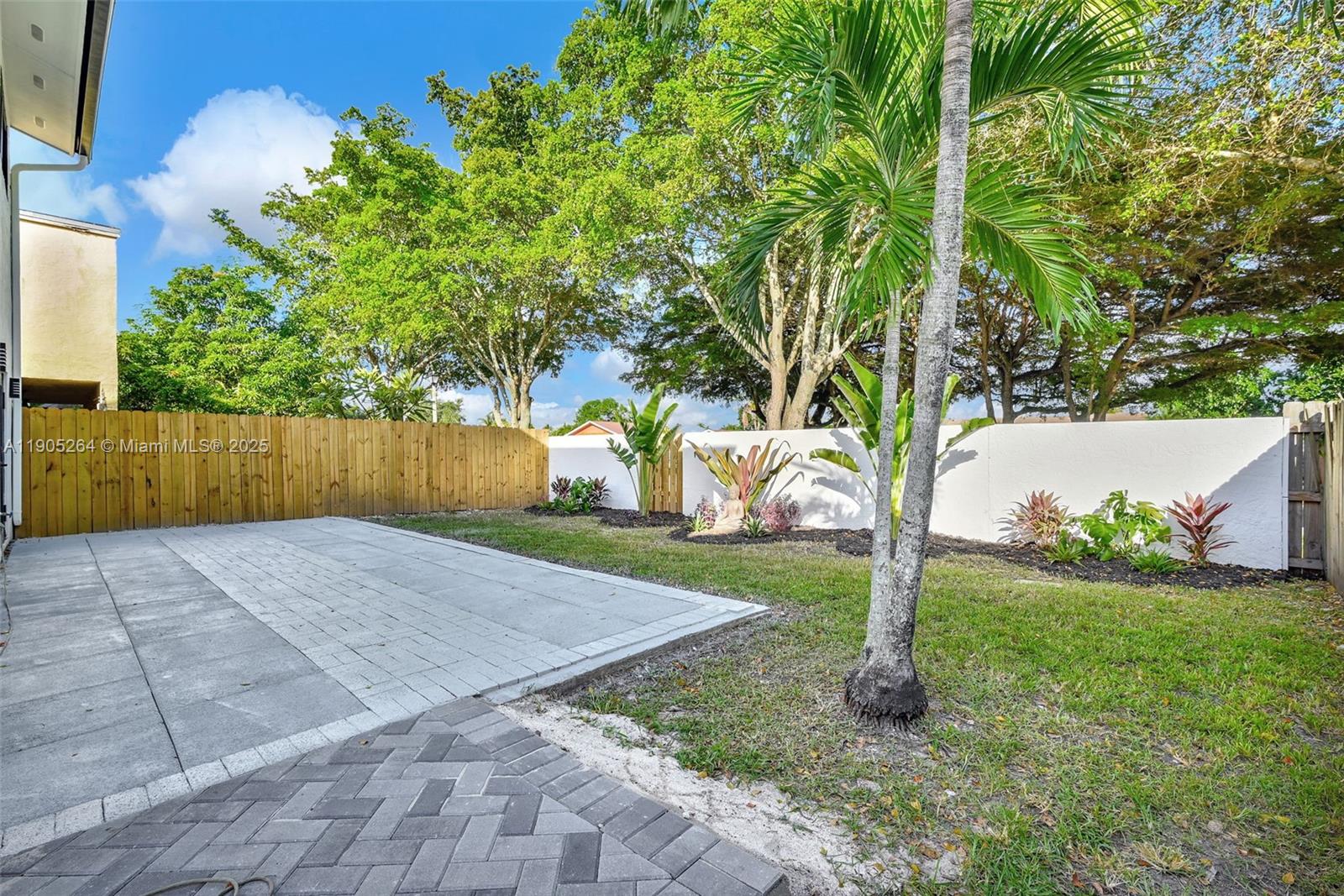 JUNIPER AT THE HAMMOCKS - Residential