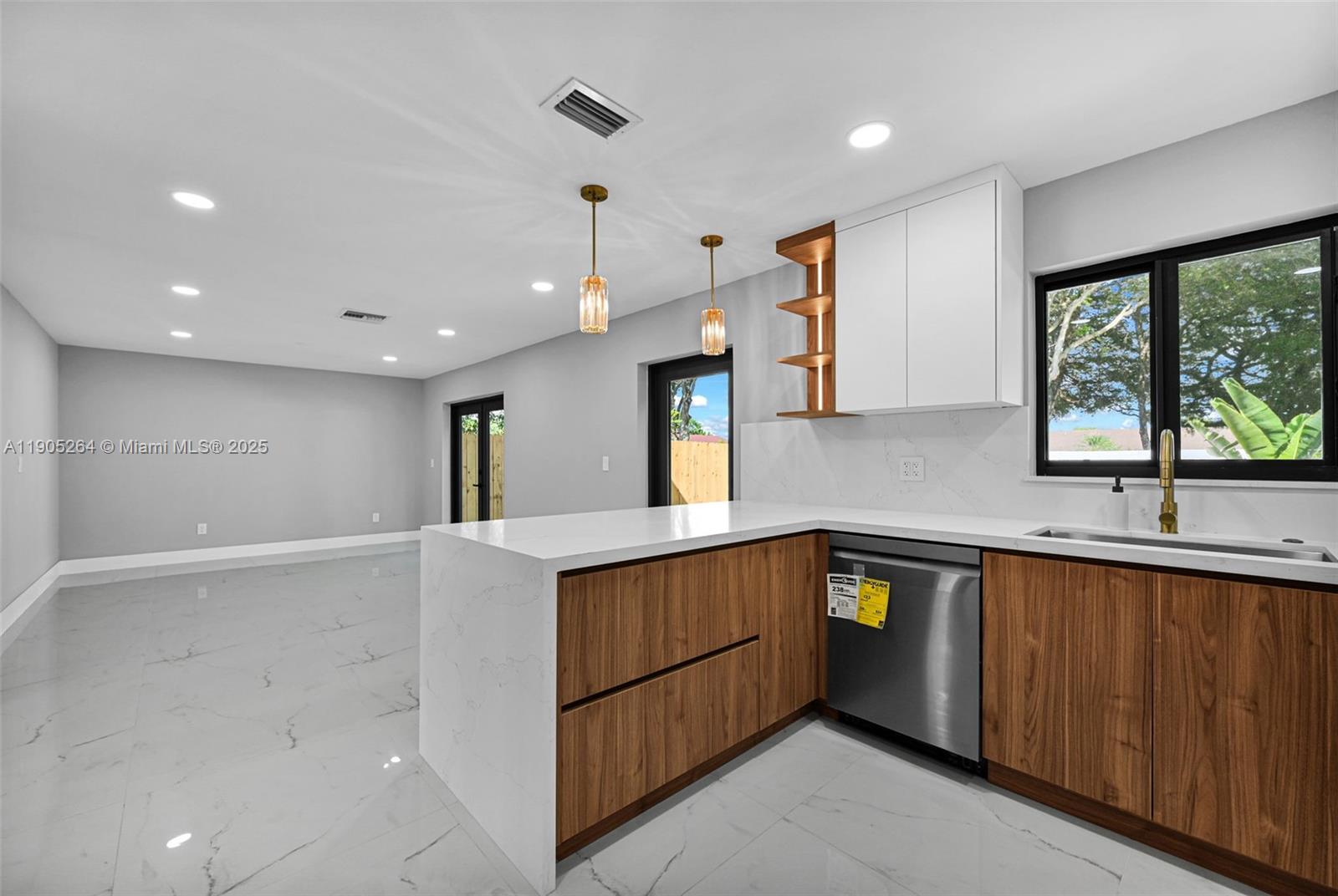 JUNIPER AT THE HAMMOCKS - Residential