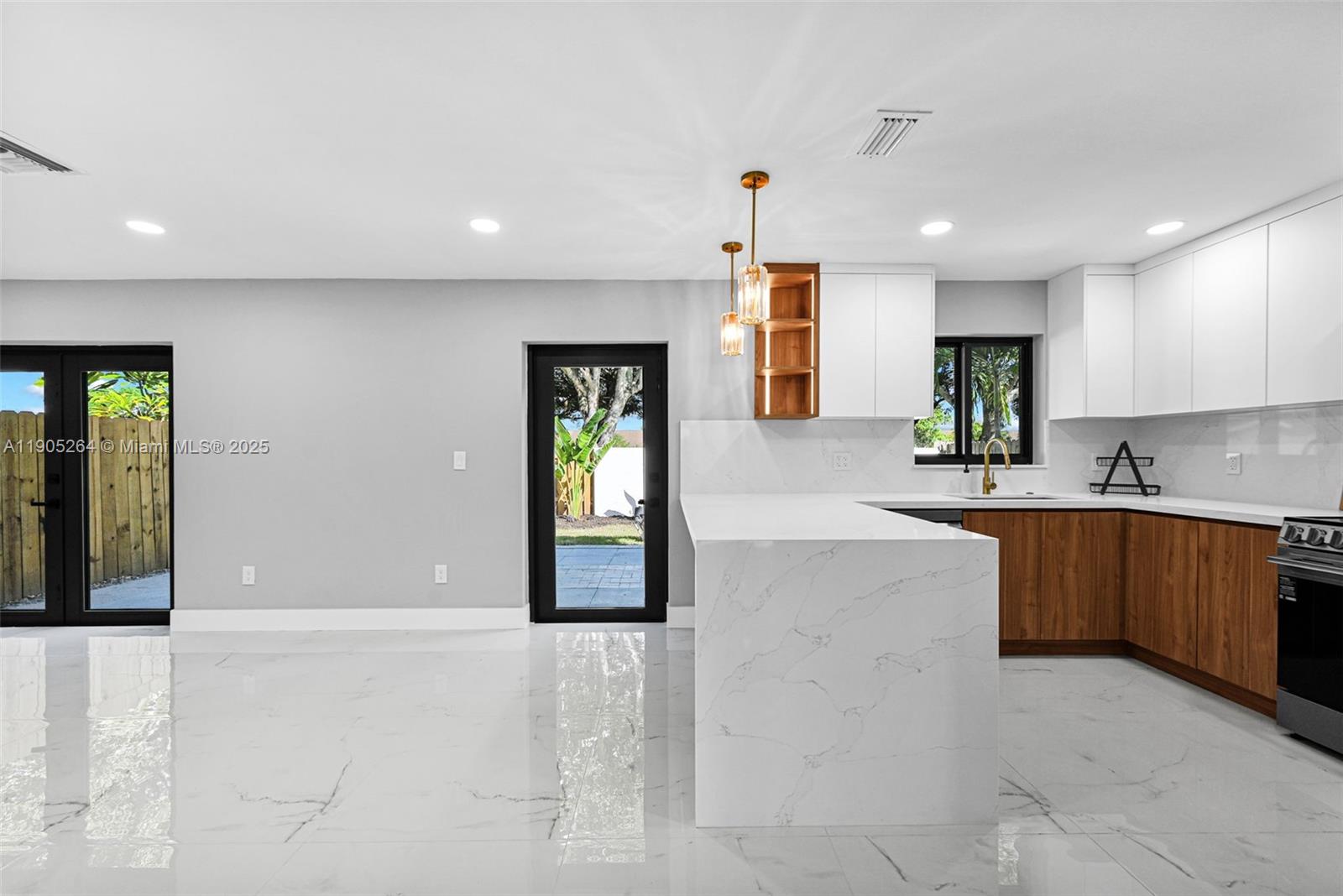 JUNIPER AT THE HAMMOCKS - Residential