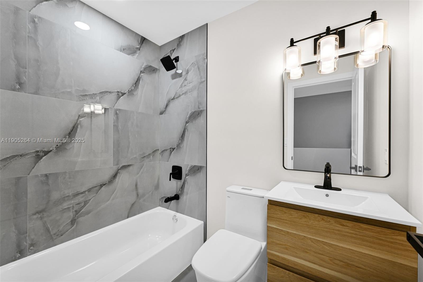 JUNIPER AT THE HAMMOCKS - Residential