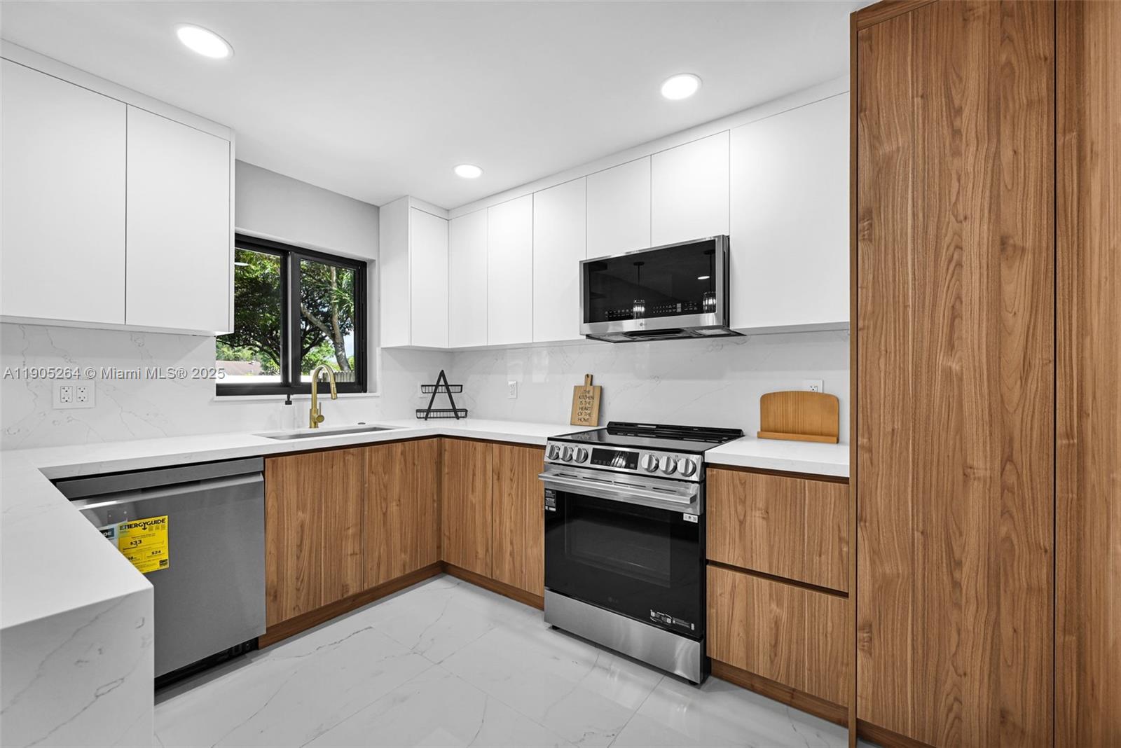 JUNIPER AT THE HAMMOCKS - Residential