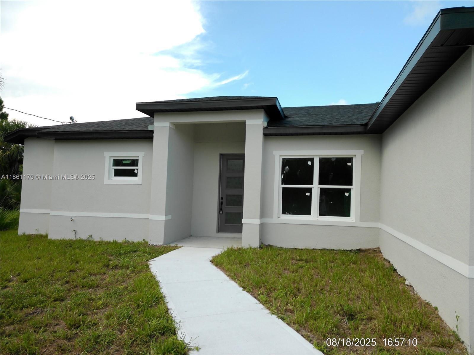 557 Macon ST SW