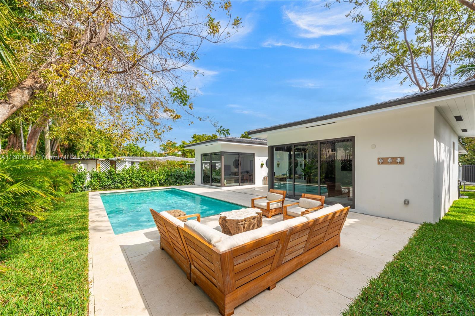 Lux Lease on prestigious Pine Tree Dr!