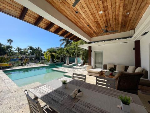 Photo of 670 S Shore Dr, Miami Beach, FL 33141 (MLS # A11918041)