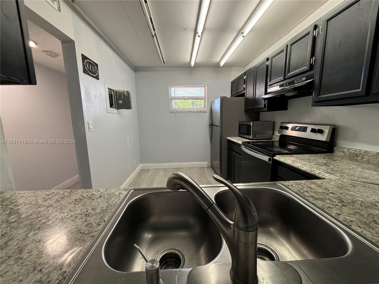 SHERWOOD SQUARE CONDOMINI - Residential Lease