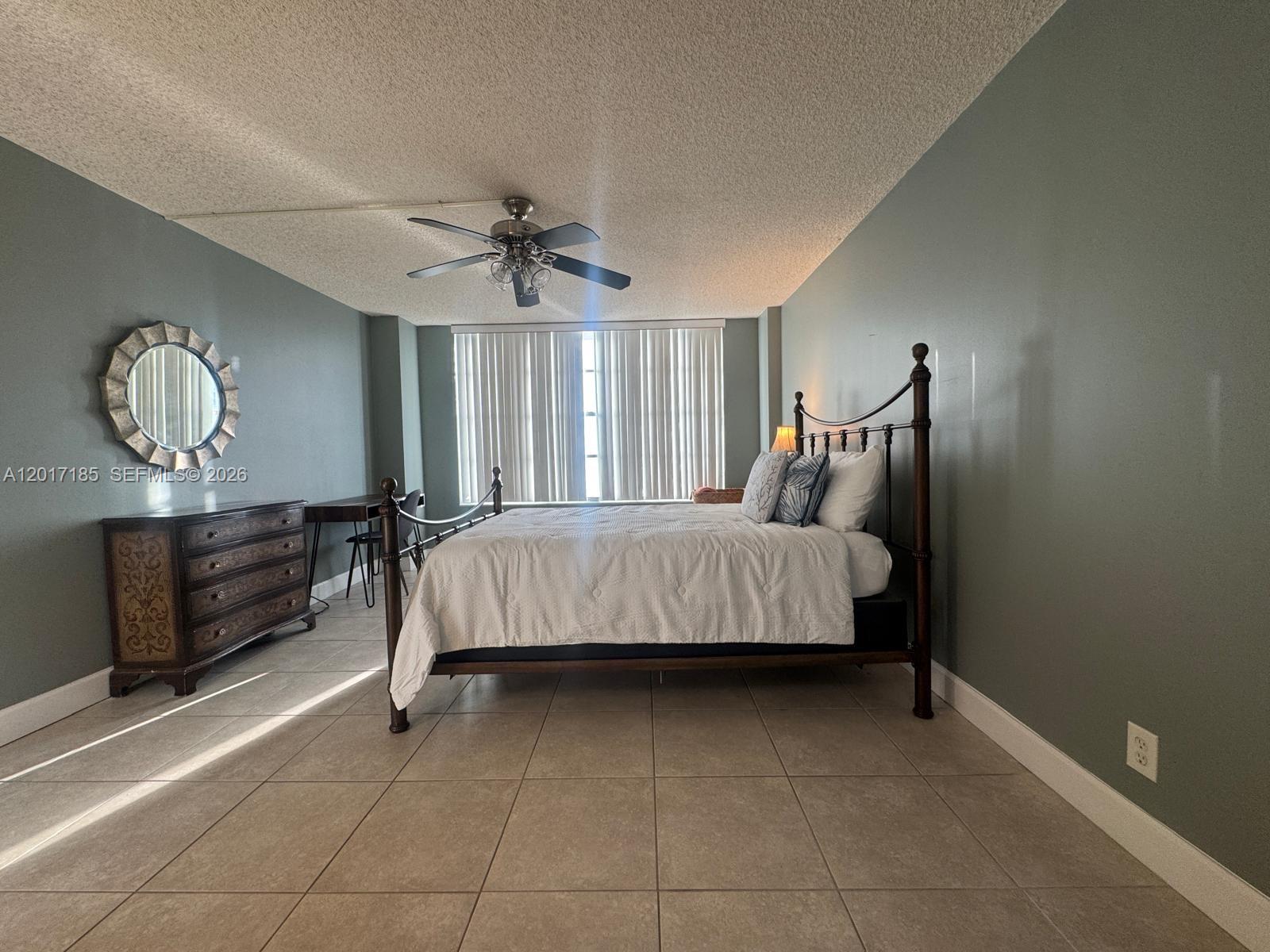 HALLMARK OF HOLLYWOOD CON - Residential Lease