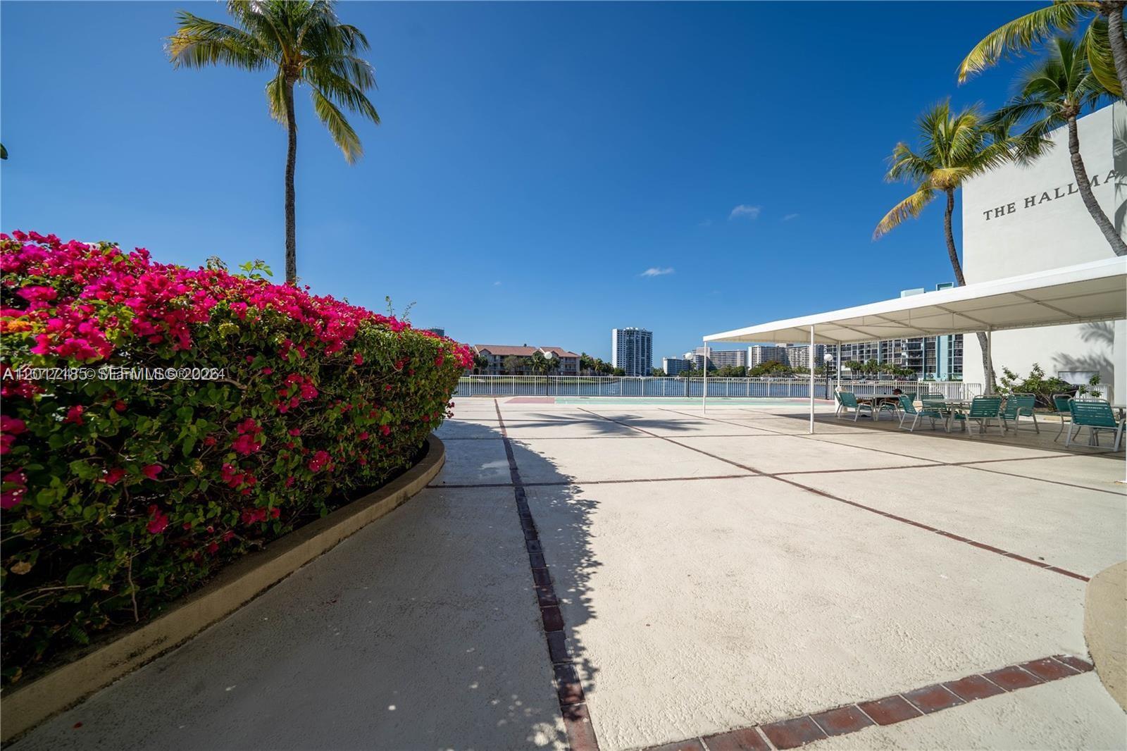 HALLMARK OF HOLLYWOOD CON - Residential Lease