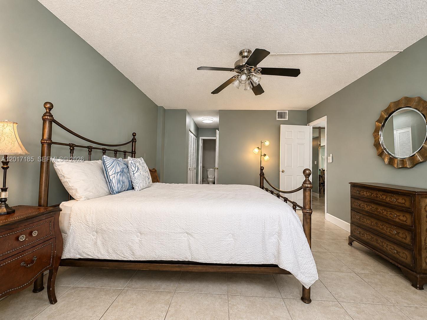 HALLMARK OF HOLLYWOOD CON - Residential Lease