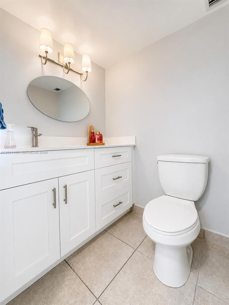 HALLMARK OF HOLLYWOOD CON - Residential Lease