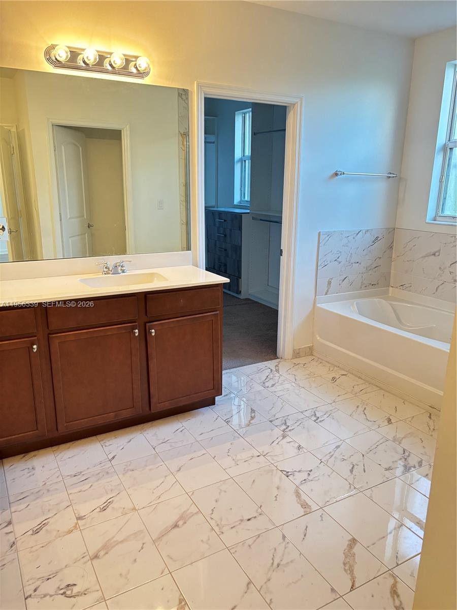 VENETIAN PARC - Residential