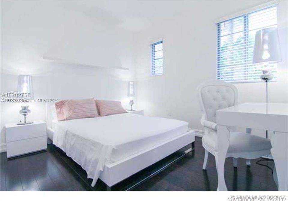 ELEVEN CONDO - Residential