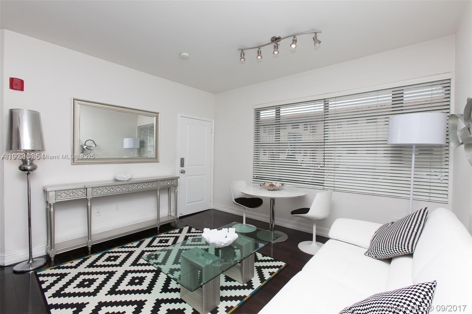 ELEVEN CONDO - Residential