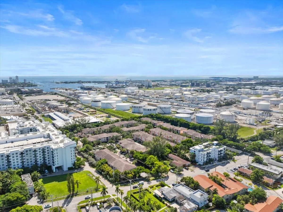 Fort Lauderdale, Florida 33316, United States, 2 Bedrooms Bedrooms, ,2 BathroomsBathrooms,Residential,Active,218583