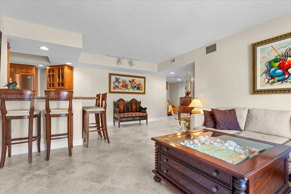 Fort Lauderdale, Florida 33316, United States, 2 Bedrooms Bedrooms, ,2 BathroomsBathrooms,Residential,Active,218583