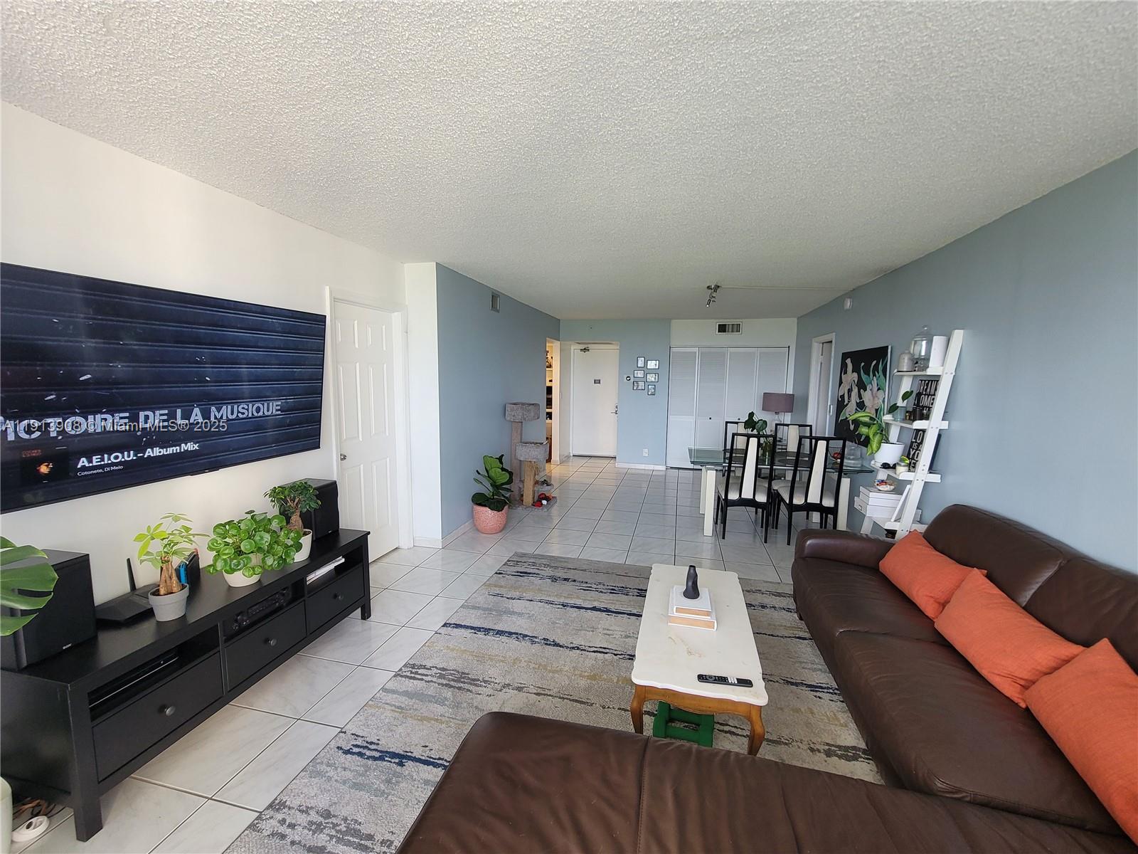 CORONADO CONDO- TOWER II - Residential