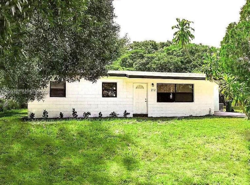 Photo of 212 N 41st St, Fort Pierce, FL 34947 (MLS # A11964467)