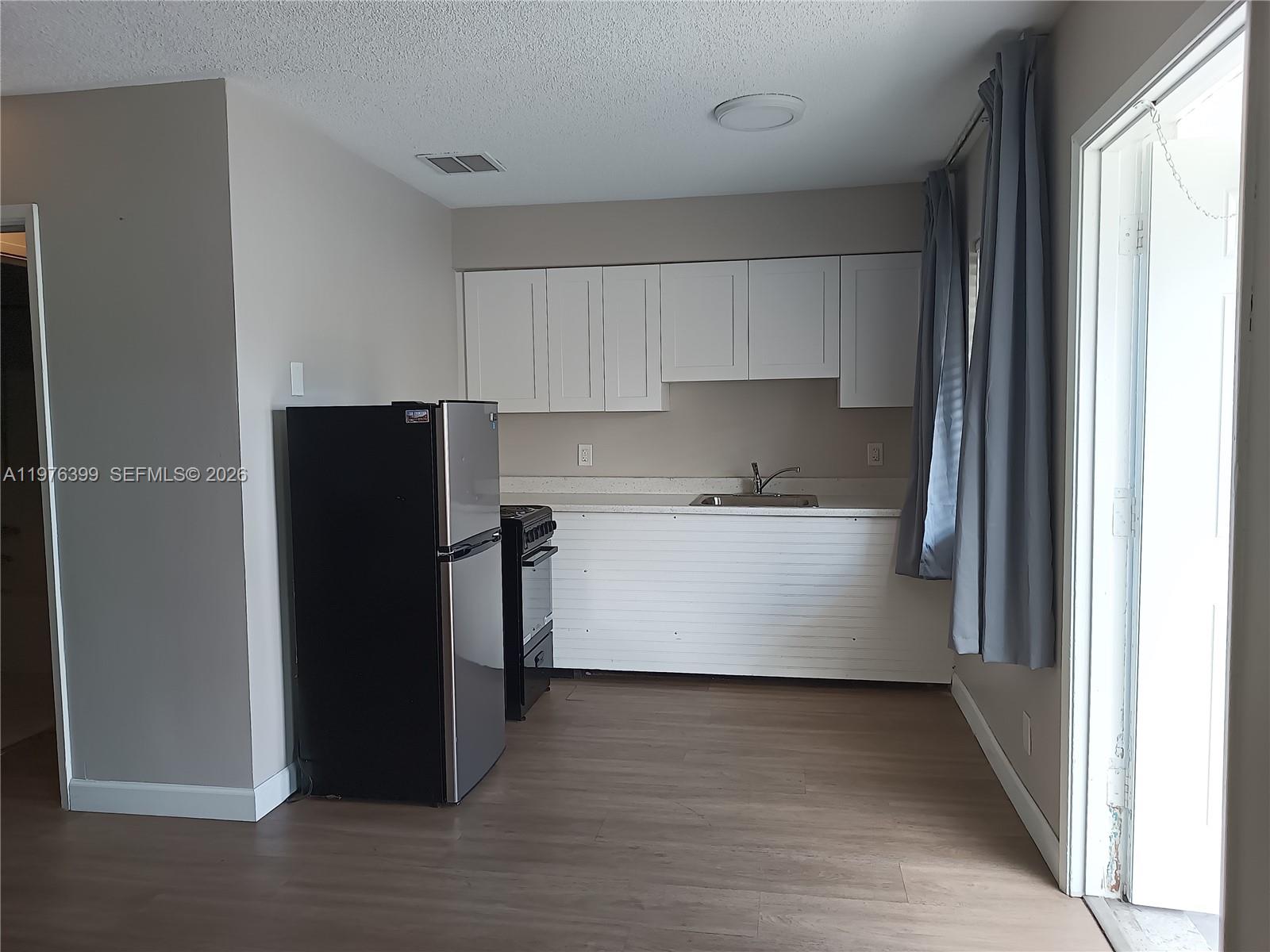 CROISSANT PARK - Residential Lease