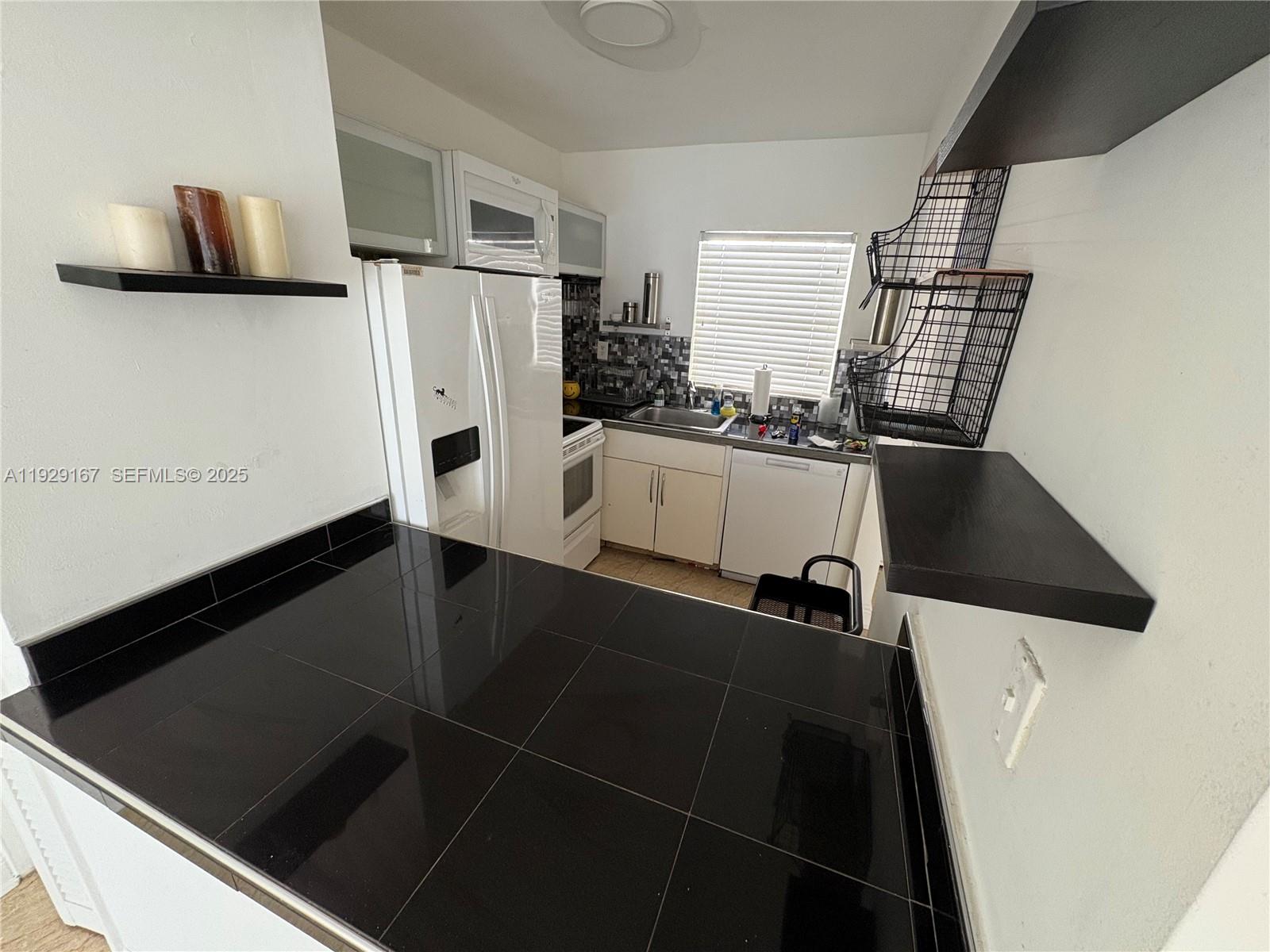 VENICE ISLE CONDO - Residential Lease