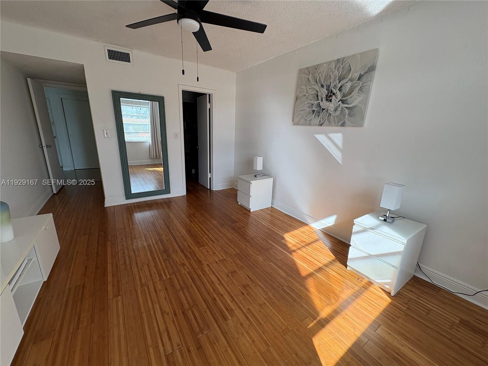 VENICE ISLE CONDO - Residential Lease