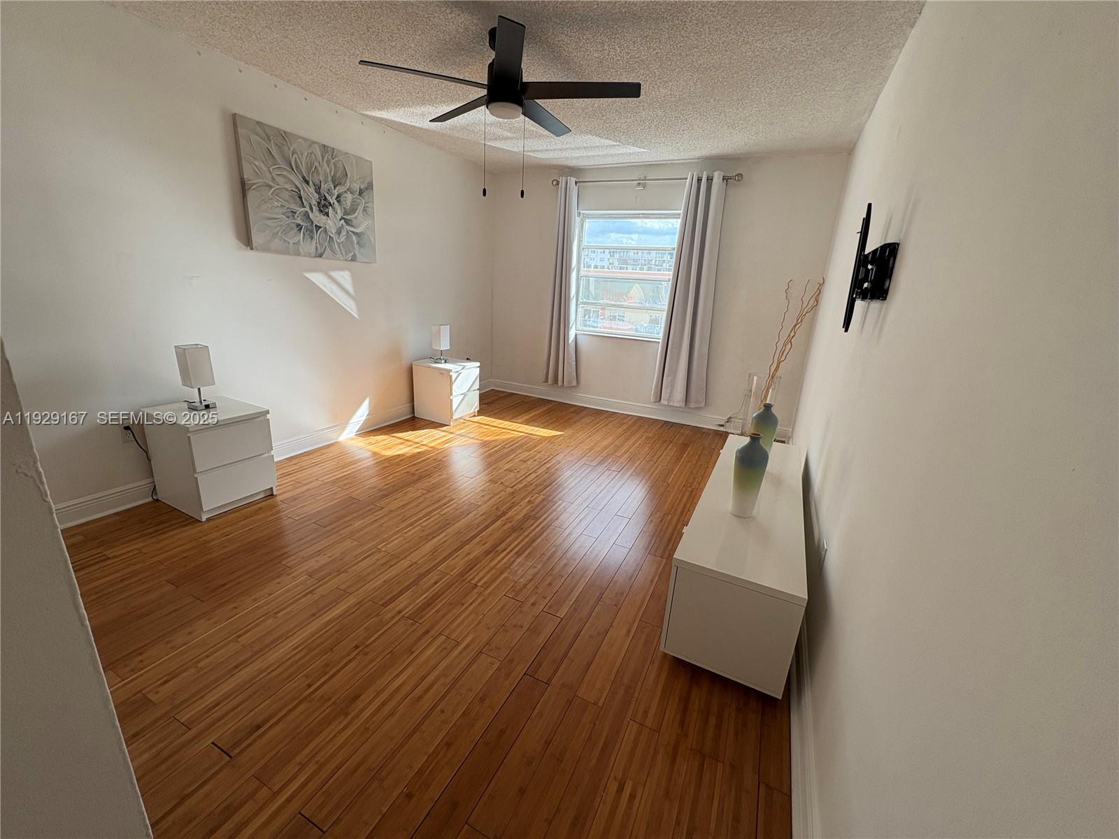 VENICE ISLE CONDO - Residential Lease