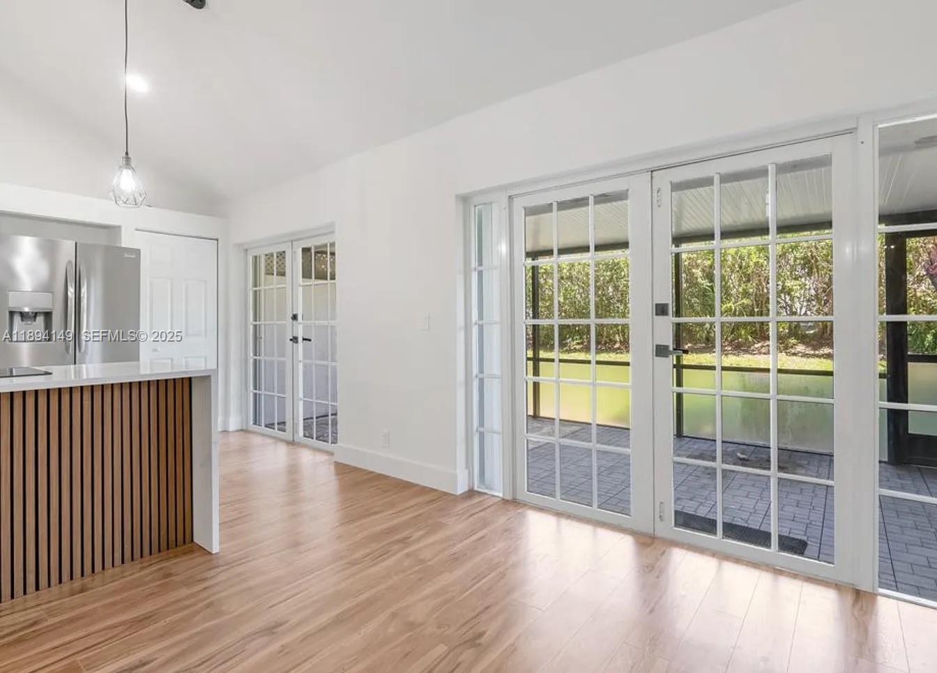 TRES VIDAS CONDO ONE - Residential