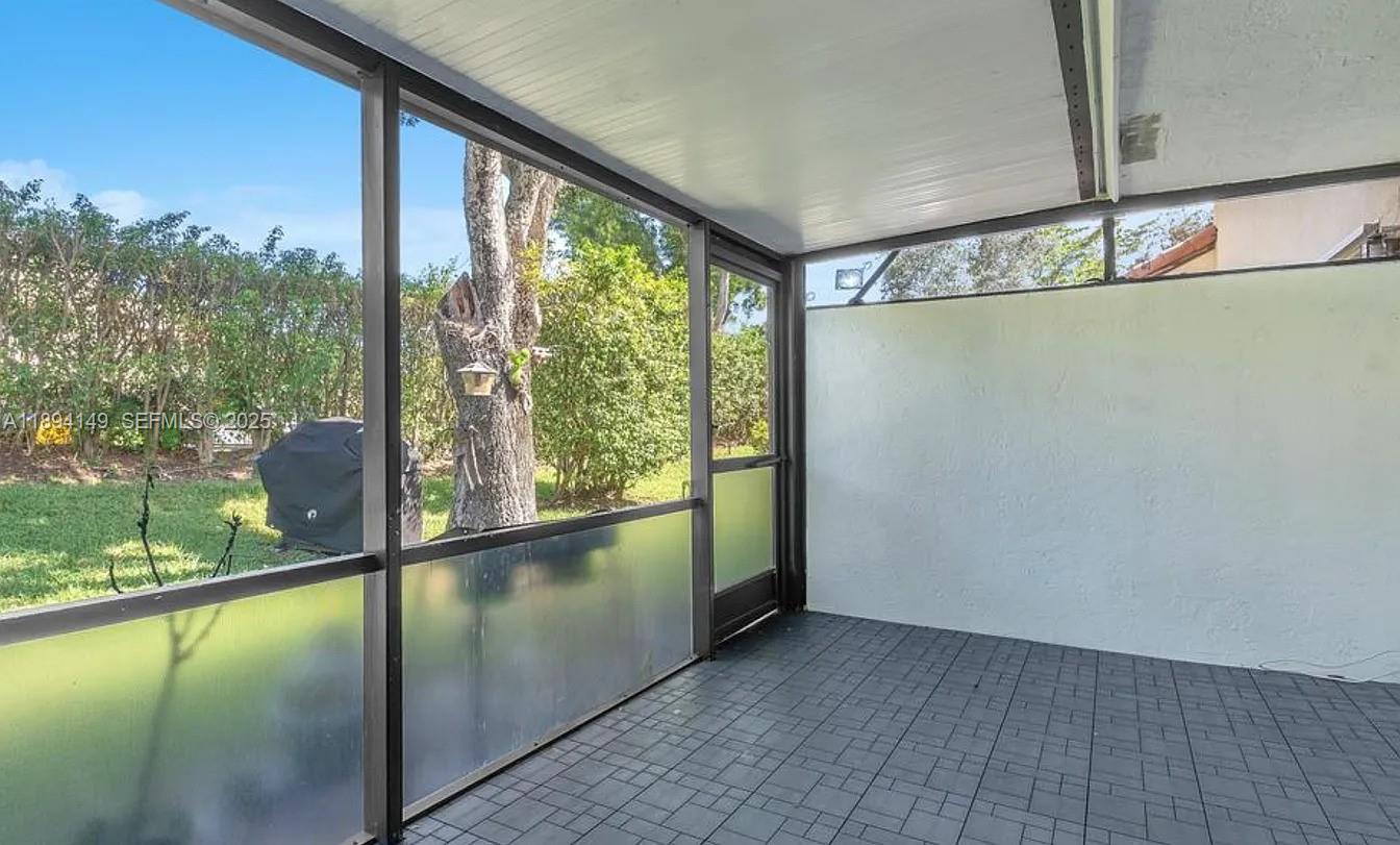 TRES VIDAS CONDO ONE - Residential