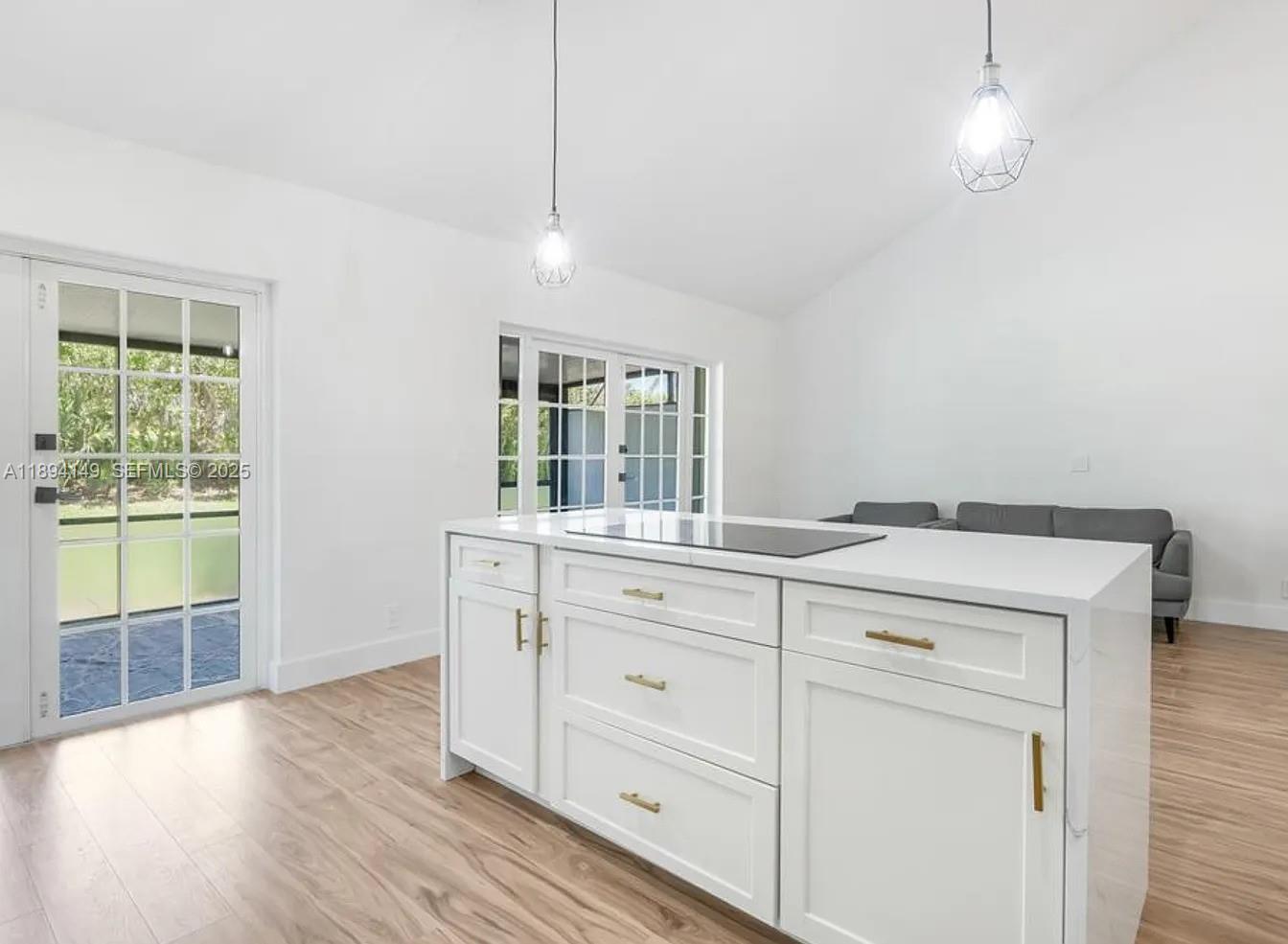 TRES VIDAS CONDO ONE - Residential