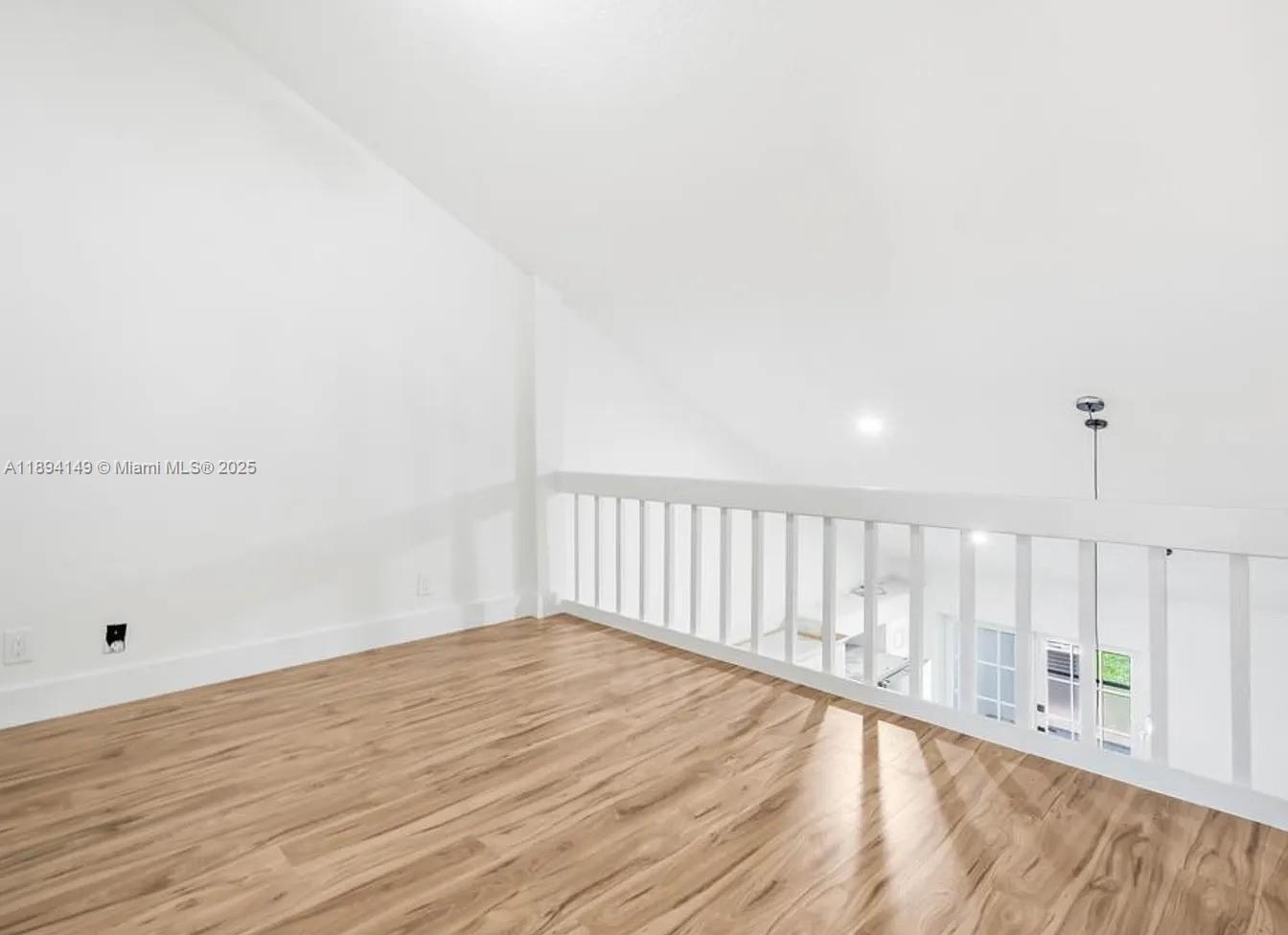TRES VIDAS CONDO ONE - Residential