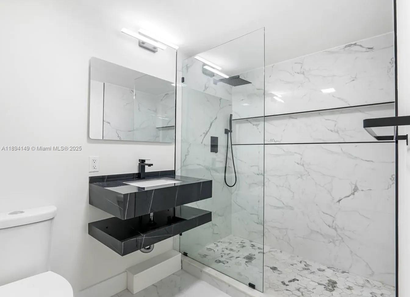 TRES VIDAS CONDO ONE - Residential