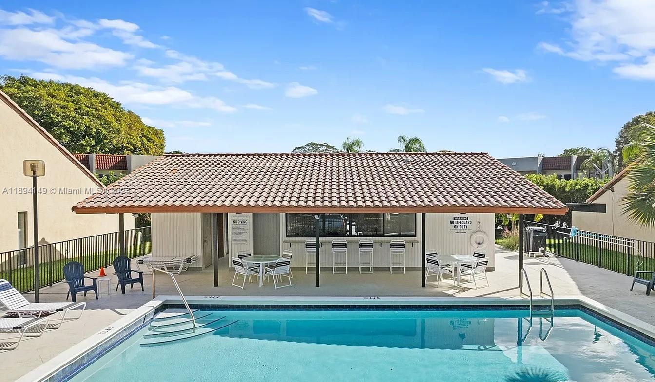 TRES VIDAS CONDO ONE - Residential