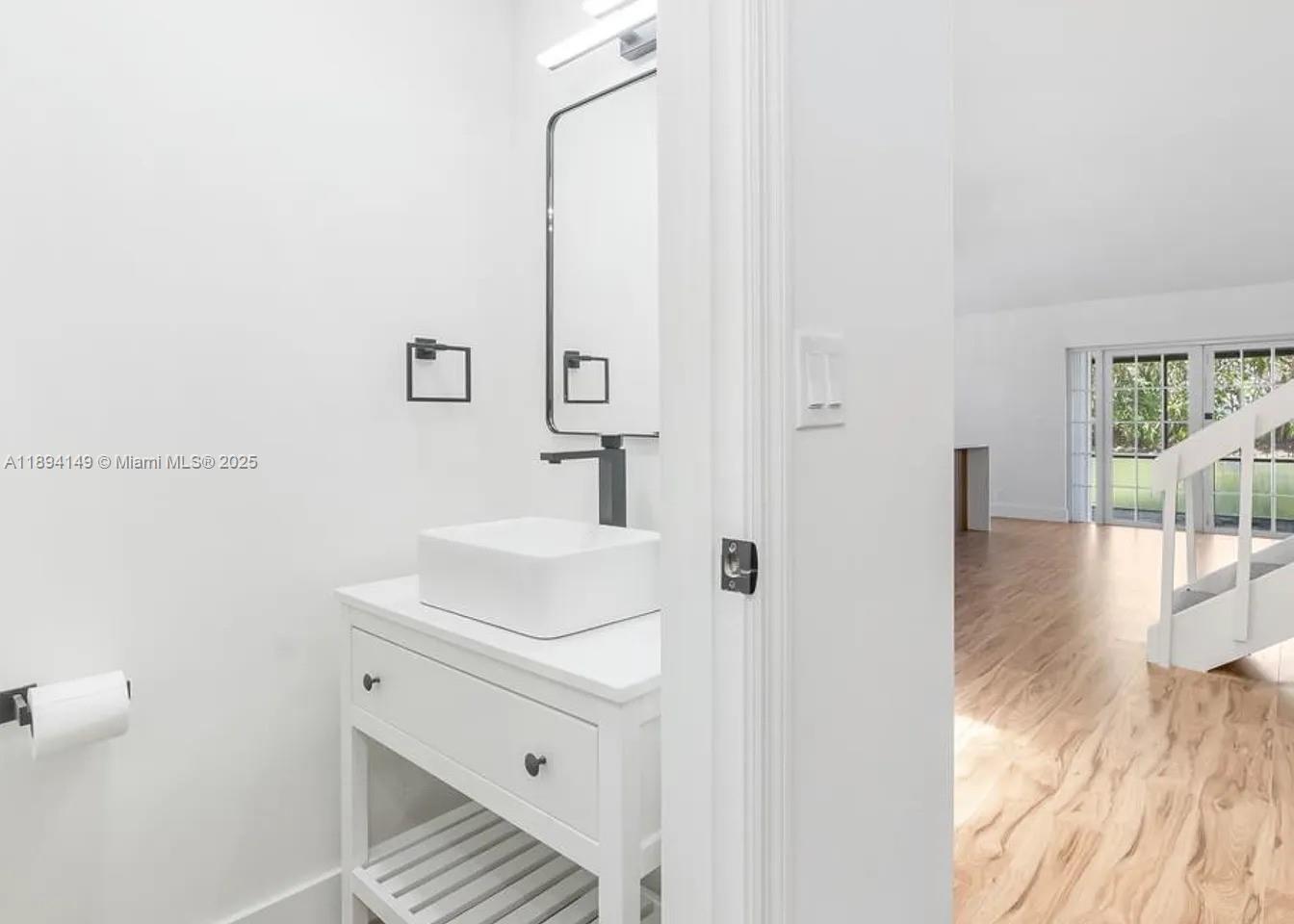 TRES VIDAS CONDO ONE - Residential