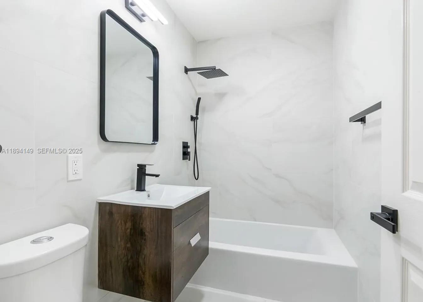 TRES VIDAS CONDO ONE - Residential